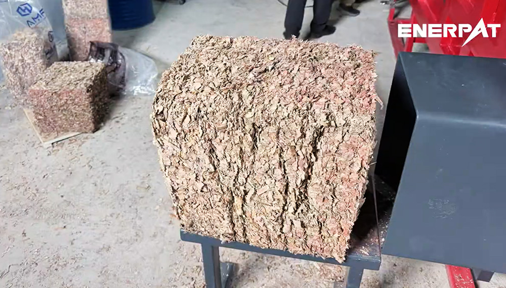 Wood shaving and bagging equipment Wood shaving and bagging equipment