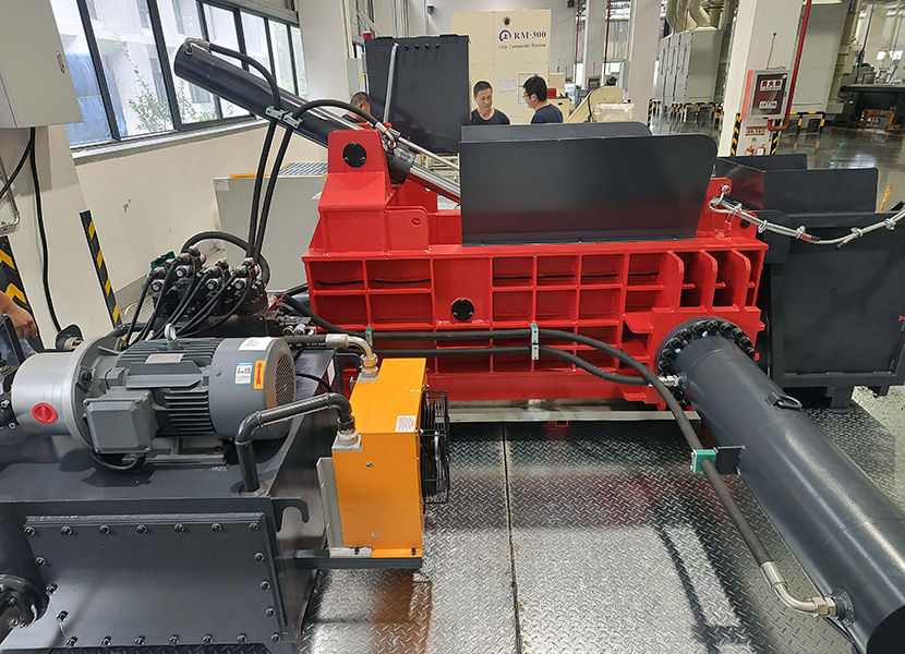 Lid-Style Metal Block Baler 