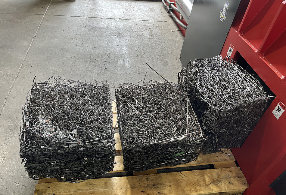 Lid-Style Automatic Scrap Metal Baler